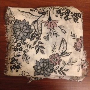 Old Navy scarf 6 ft x3ft. Floral Cream.